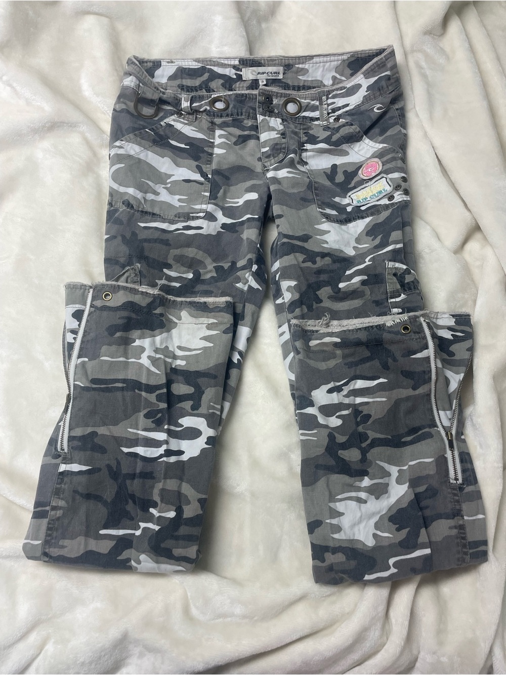 2000s G-Rise LOWRISE Grey Camo Cargo Pants - Rip Curl